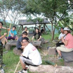 於卡帕里瓦舊部落之青年集會所前辦理研習活動。