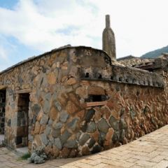 牛角村在聚落保存的風氣中，保留了多棟傳統閩東石屋。