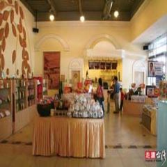 琳瑯滿目的稻米系列商品展售區。